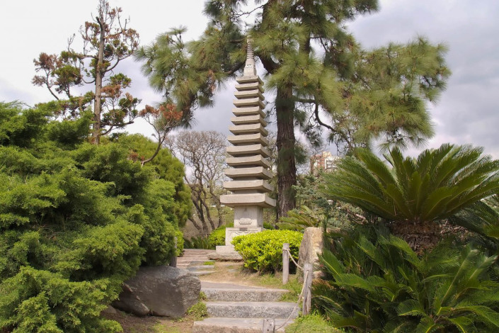 Die verschlungenen Wege und die Objekte des Japanischen Gartens von Buenos Aires sind allesamt auf Ausgeglichenheit und Harmonie ausgelegt, Argentinien