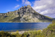 Der malerische Nahuel Huapi See im gleichnamigen Nationalpark liegt direkt an der Ruta de Los Siete Lagos in Patagonien, Argentinien - © kovgabor / Shutterstock
