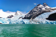 In den See Argentino im Süden des Los Glaciares Nationalparks münden die meisten der kleineren Gletscher des Nationalparks, Argentinien - © meunierd / Shutterstock