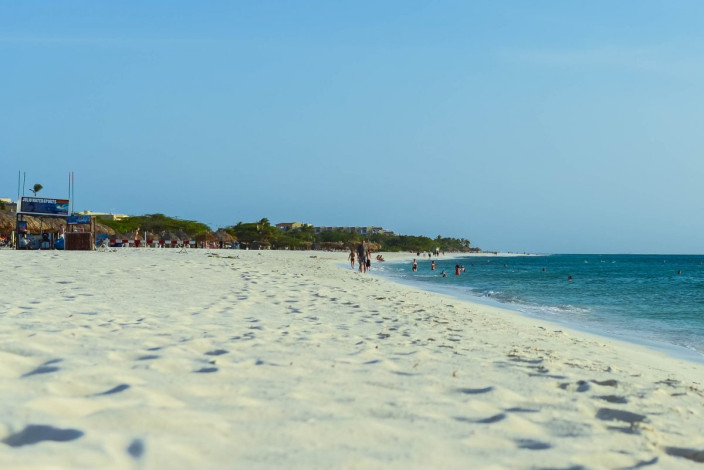 Der 5km lange Eagle Beach zählt zu den schönsten Stränden auf Aruba