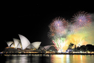 Das überwältigende Silvesterfeuerwerk im Hafen von Sydney ist auf der ganzen Welt bekannt, Australien - © Max Earey / Shutterstock