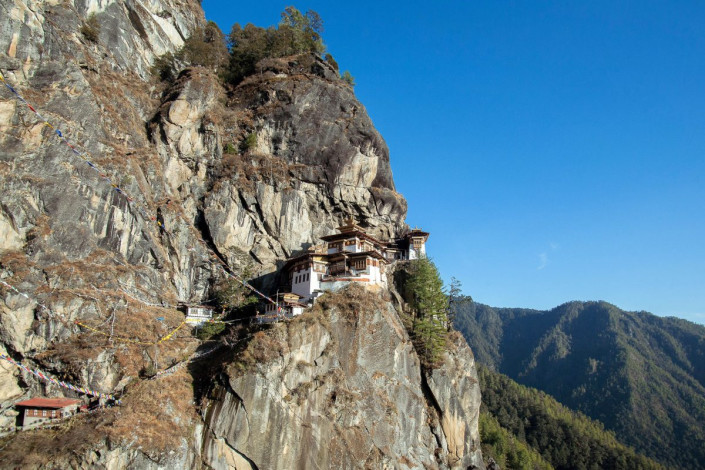 Das Taktshang Kloster im Himalaya-Gebirge von Bhutan ist über einen steilen Pfad nur zu Fuß oder mit dem Maultier erreichbar