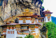 Taktshang, das meistfotografierte Kloster Bhutans, bedeutet übersetzt "Tigernest" - © MC_Noppadol / Shutterstock