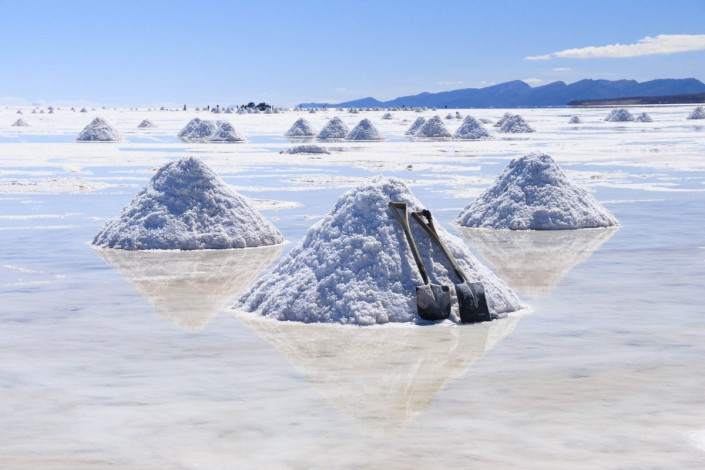 Der Salzsee Salar de Uyuni enthält eine geschätzte Salzmenge von unglaublichen zehn Milliarden Tonnen, Bolivien