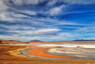 In der Früh liegt die Temperatur an der Laguna Colorada in Bolivien um den Gefrierpunkt, auch im Sommer steigt sie tagsüber nur auf etwa 15°C - © Yury Birukov / Shutterstock