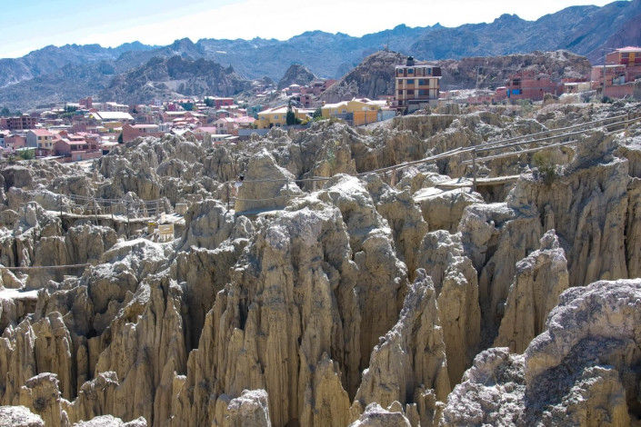 Die Siedlungen um das Valle de la Luna bei La Paz drohen die bizarren Felsformationen des Mondtals zu verdrängen, Bolivien
