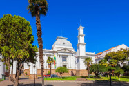 Das neoklassizistische Gebäude direkt am Parque Bolivar beherbergt den Obersten Gerichtshof von Sucre, Bolivien - © saiko3p / Shutterstock
