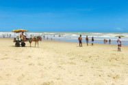 Am Praia do Robala, rund 12 km südlich des Stadtzentrums von Aracaju ist der Atlantik besonders ruhig und angenehm temperiert, Brasilien - © FRASHO / franks-travelbox