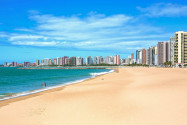In Fortaleza und seiner Umgebung sind traumhafte kilometerlange Sandstrände zu finden, Brasilien - © ostill / Shutterstock