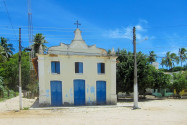 Das winzige Dorf Mangue Seco im Norden von Bahia verfügt über eine ebenso winzige Kirche, Brasilien - © FRASHO / franks-travelbox