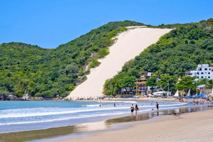 Der 3km lange Praia Ponta Negra ist der beliebteste Strand von Natal und bietet ausgezeichnete Küche und ein quirliges Nachtleben, Brasilien