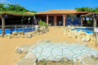 Das Besucherzentrum des Projeto TAMAR zum Schutz von Meeresschildkröten in Pirambu, Brasilien