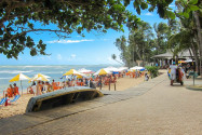 Aufgrund seines Bilderbuch-Strandes und der guten Infrastruktur ist Praia do Forte einer der meistbesuchten Orte an der Küste von Bahia, Brasilien - © FRASHO / franks-travelbox