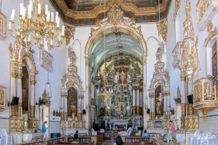 Das reich geschmückte Kirchen-Interieur der Igreja do Bonfim in Salvador wurde erst im 19. Jahrhundert fertig gestellt, Brasilien