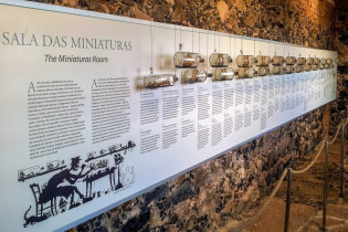Im „Saal der Miniaturen“ des Nautischen Museums von Bahia werden rund 25 Schiffstypen in Glasflaschen vorgestellt, Brasilien