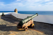 Kanonen auf der Aussichtsterrasse des Farol da Barra erinnern an die einstige Funktion der Festung Santo Antônio da Barra, Brasilien - © FRASHO / franks-travelbox