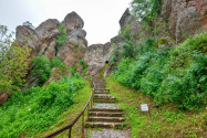 Beim Anblick der hoch aufragenden Felsen von Belogradchik ist es nicht verwunderlich, dass die Römer hier eine Festung errichtet haben, Bulgarien - © FRASHO / franks-travelbox