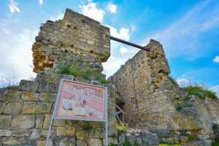 Die mächtige Stadtmauer von Cherven sollte die Bewohner mit Türmen und Bastionen vor neuen Angriffen schützen, Bulgarien