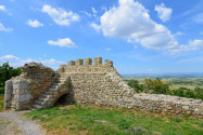 In der zweiten Hälfte des 20. Jahrhunderts wurde begonnen, die Festung bei Mezek zu restaurieren, Bulgarien - © FRASHO / franks-travelbox