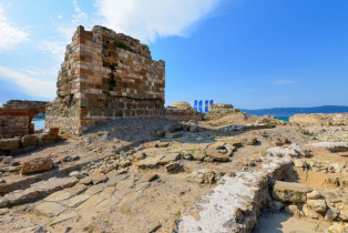 Sowohl das Tor als auch die Stadtmauer von Alt-Nessebar wurden im 5. Jahrhundert vor Christus von den Griechen errichtet
