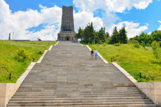 Das größte Denkmal auf dem Schipka-Pass ist 31,5m hoch und kann nach der Besteigung von 890 Stufen auch von innen besichtigt werden, Bulgarien