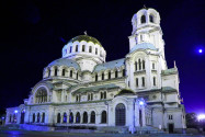Die prachtvolle Alexander-Newski-Kathedrale in Sofia, Bulgarien, ist die zweitgrößte orthodoxe Kirche auf der Balkan-Halbinsel - © Ivo Petkov / Shutterstock