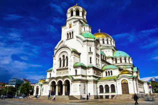 In der eindrucksvollen Alexander-Newski-Kathedrale in Sofia, Bulgarien, finden bis zu 10.000 Gläubige Platz