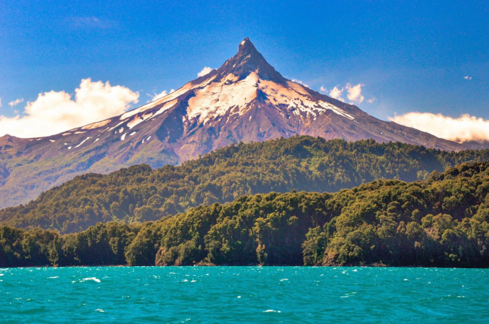 Kein Wunder, dass der Name des Puntiagudo Vulkans am Lago Todos Los Santos in Chile übersetzt "Spitz" bedeutet