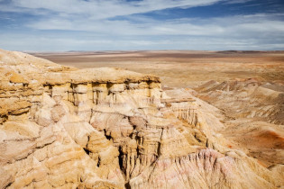 Das im Nordwesten gelegene Nemegt-Becken der Wüste Gobi ist bekannt für seine wertvollen Fossilienfunde, von denen manche hunderttausende von Jahren alt sind, China