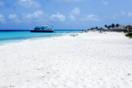 Außer den Urlaubshütten des Reiseanbieters „Mermaid Boat Trips“ gibt es auf Klein-Curaçao keine Bewohner und keine Infrastruktur - © Lila Pharao / franks-travelbox