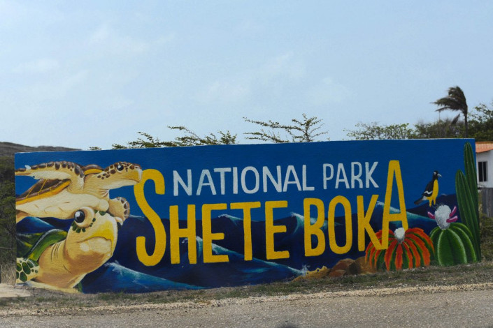 Die Einfahrt zum Shete Boka Nationalpark an der Straße Richtung Westpunt ist nicht zu übersehen, Curaçao