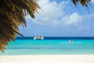 Von Curaçao legen nahezu täglich Ausflugsboote ab, die Touristen auf die paradiesische Insel Klein-Curaçao bringen