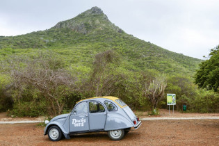 Von einem eigenen Parkplatz startet der gut zweistündige Wanderweg auf den Christoffelberg im gleichnamigen Nationalpark auf Curaçao