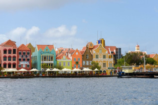 Das Stadtviertel Punda ist der älteste Teil von Curaçaos Hauptstadt Willemstad und wurde im Jahr 1997 von der UNESCO zum Weltkulturerbe erklärt