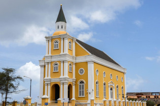 Die schmucke „Emanu-El“ am Wilhelmina-Plein in Willemstad ist der Sitz einer Reformgruppe sephardischer Juden, Curaçao