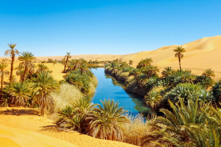 Der See Umm al-Ma in der Sahara liegt im Oasengebiet Ubari im Südwesten von Lybien und bietet deutlich bessere Lebensbedingungen