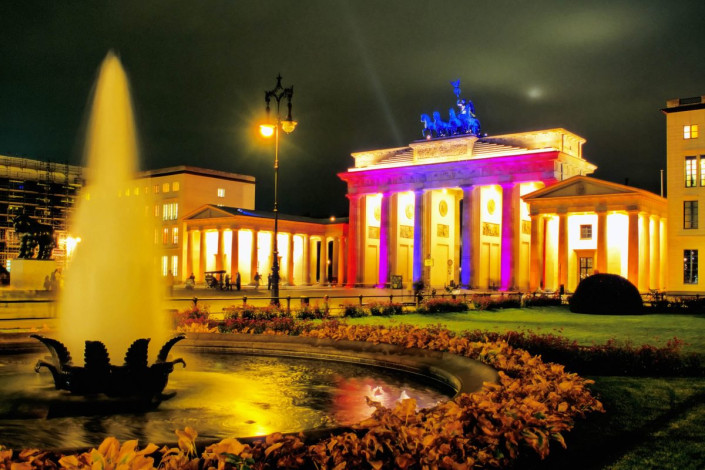 Das Brandenburger Tor in Berlin, Deutschland, zählt zu den beeindruckendsten Schöpfungen des deutschen Klassizismus