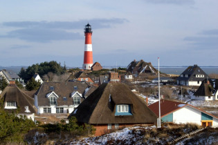 Die Gemeinde Hörnum auf der Insel Sylt mit seinem berühmten rot-weißen Leuchtturm, Deutschland