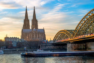 1996 wurde der imposante Kölner Dom in die Liste des UNESCO-Welterbes eingetragen, Deutschland - © Oleg Proskurin / Shutterstock