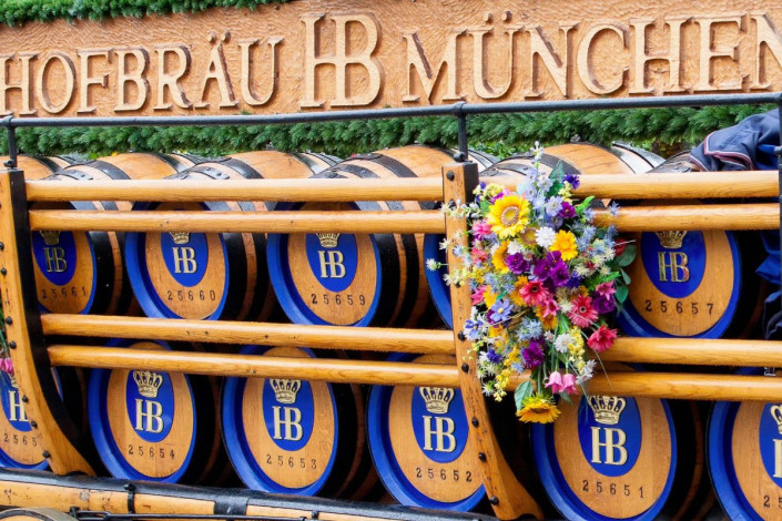 Detailansicht des Festwagens vom Hofbräu München, Oktoberfest, Deutschland