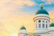 Der majestätische Dom von Helsinkin in der Hauptstadt Finnlands wurde 1852 nach 22 Jahren Bauzeit eingeweiht - © Grisha Bruev / Shutterstock