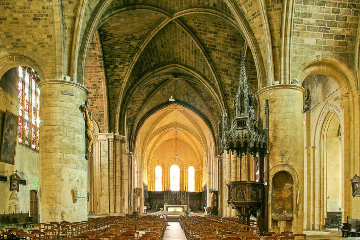 Mit 75m Länge und 38m Breite ist die Basilika Saint-Michel eine der größten Kirchen von Bordeaux, Frankreich