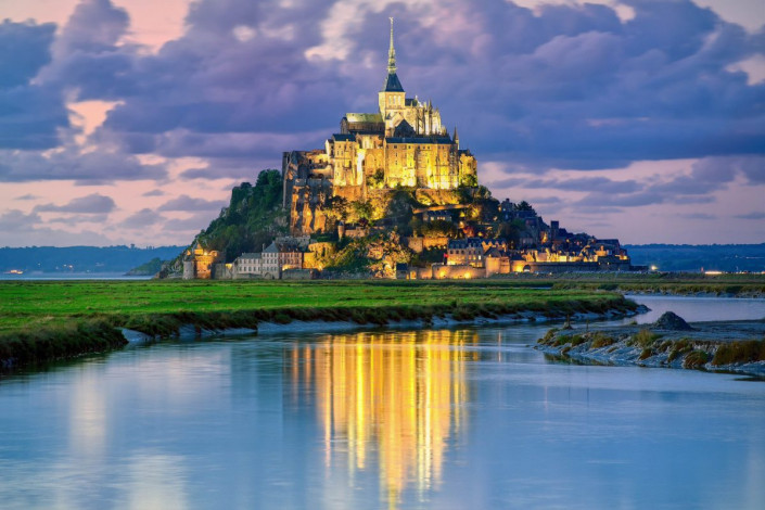 Der berühmte Klosterberg Mont St. Michel ist Sitz eines der bedeutendsten mittelalterlichen Klöster der Welt, Frankreich