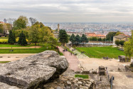 Blick auf Lyon von den Römischen Ruinen der ehemaligen Siedlung Lugdunum auf dem Mont Fourvière in Frankreich - © Leonid Andronov / Shutterstock