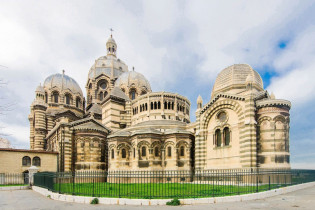 Die Anfänge der Kathedrale von Marseille gehen bereits auf eine Bischofskirche aus dem 5. Jahrhundert nach Christus zurück, Frankreich