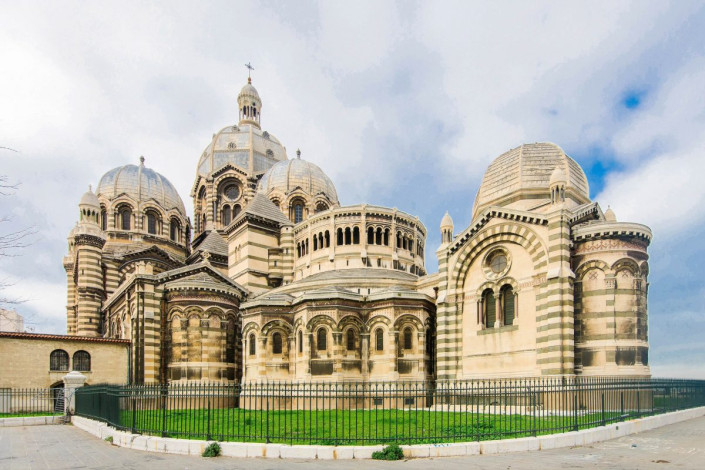 Die Anfänge der Kathedrale von Marseille gehen bereits auf eine Bischofskirche aus dem 5. Jahrhundert nach Christus zurück, Frankreich