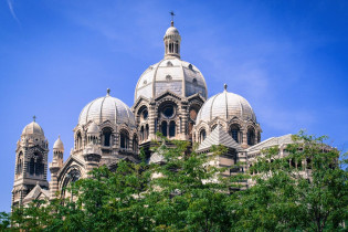 Die größte Kuppel der Cathédrale de la Major in Marseille, Frankreich, gilt mit 70m Höhe als sechstgrößte der Welt