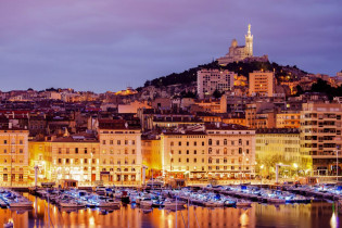 Vom „La Garde“ und seiner Basilika tut sich von 160 Metern Höhe ein traumhafter Rundblick über Marseille und das Mittelmeer auf, Frankreich