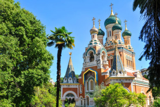Die farbenprächtige Kathedrale Saint-Nicolas in Nizza im Süden Frankreichs ist die größte russisch-orthodoxe Kirche außerhalb Russlands