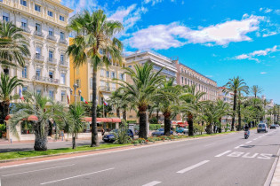 Die „Promenade der Engländer“ in der Altstadt von Nizza hat ihren Namen den englischen Besuchern des 18. Jahrhunderts zu verdanken, Frankreich